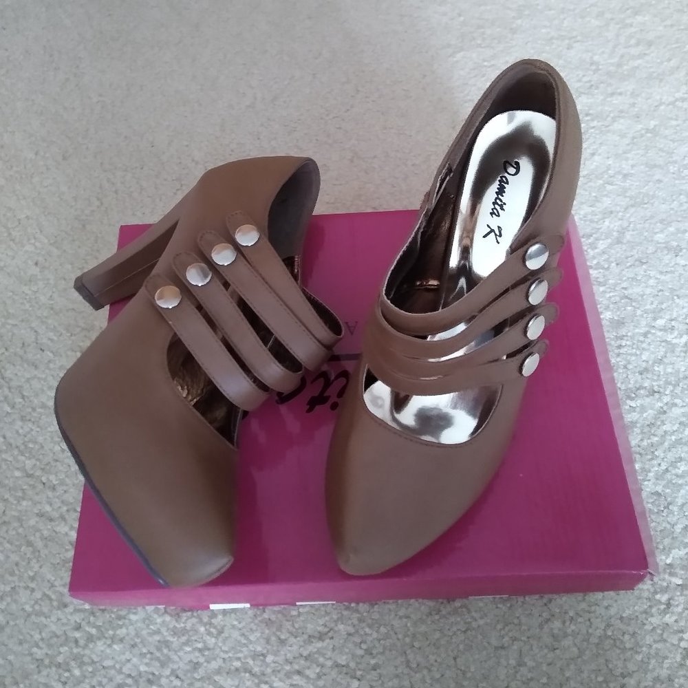 NIB ankle strap Mary Jane type heels